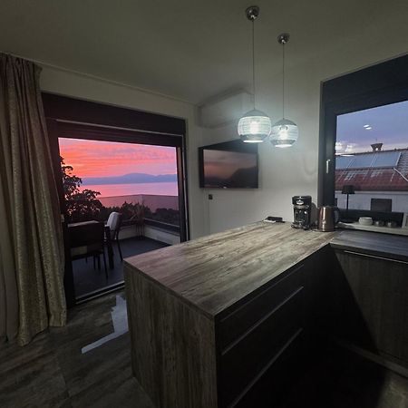 Appartement Golden Sunset à Njivice Extérieur photo